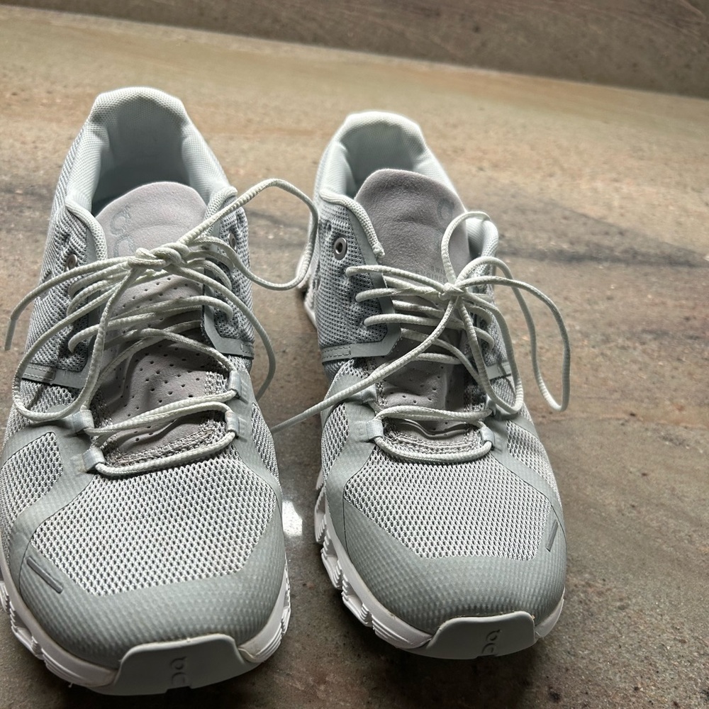 On Running Men's Light Gray Athletic Shoes